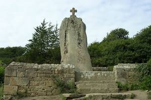 Menhir de Saint Uzec