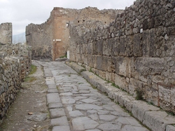 Pompe : Rue Latrale